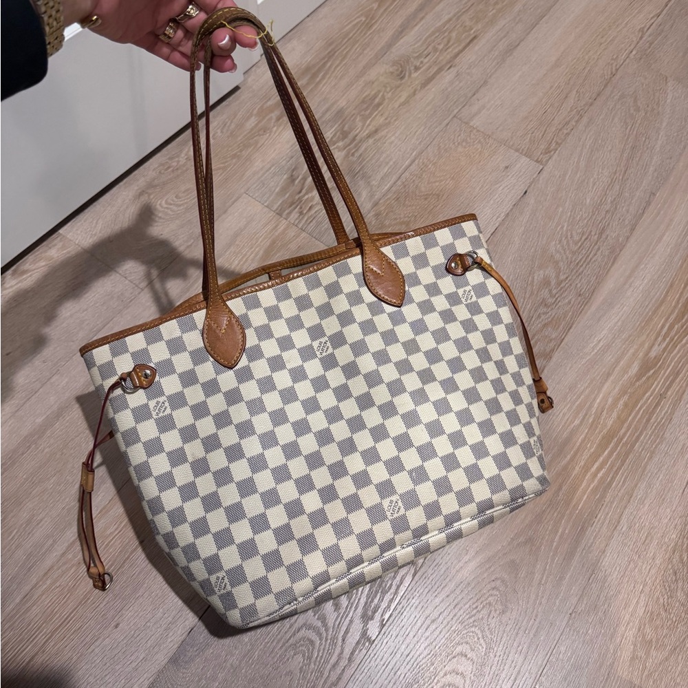 Louis Vuitton damier azure neverfull small I think it’s the PM